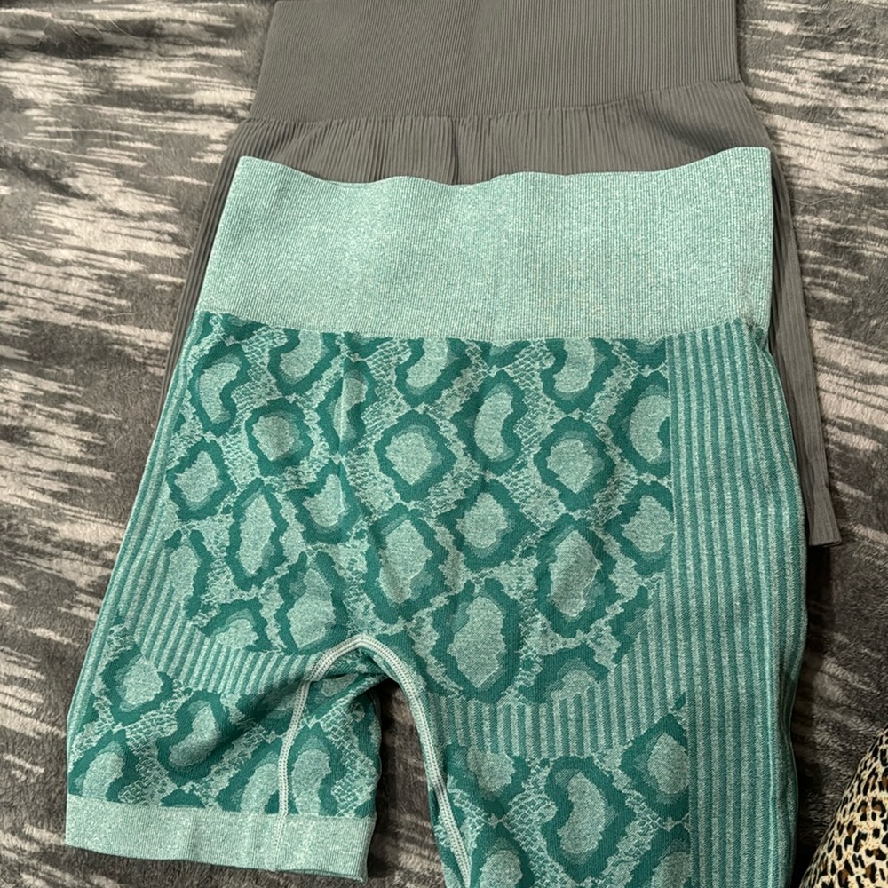 FOUR workout shorts flattering super cute never worn size medium from Amazon